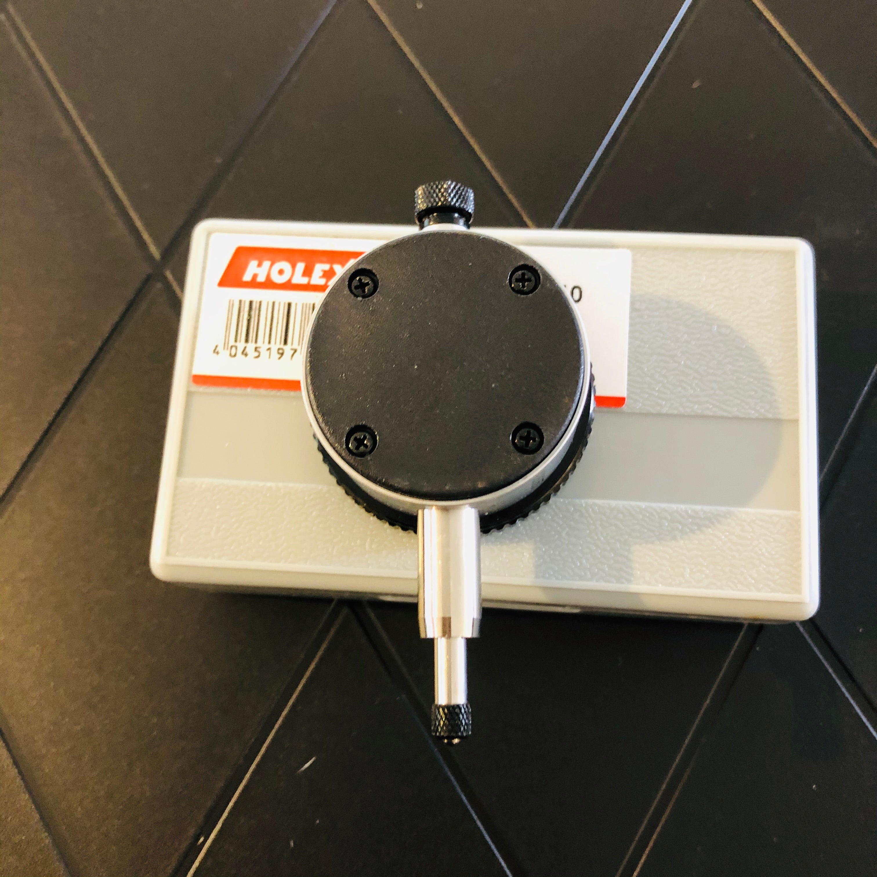 ĐỒNG HỒ SO CHÂN NHÚN CHỐNG VA ĐẬP 0.01 MM HOLEX 0-5MM ĐỒNG HỒ SO CHÂN NHÚN CHỐNG VA ĐẬP 0.01 MM HOLEX 0-5MM